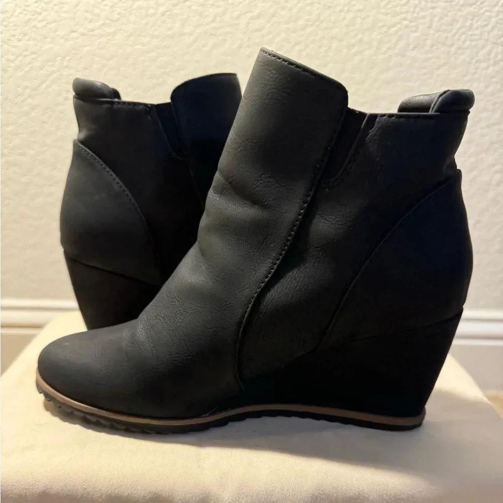Soul by Naturalizer Women's Size 6W Shoes Black Wedge Bootie Side Zip